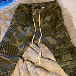 Pacsun camo joggers